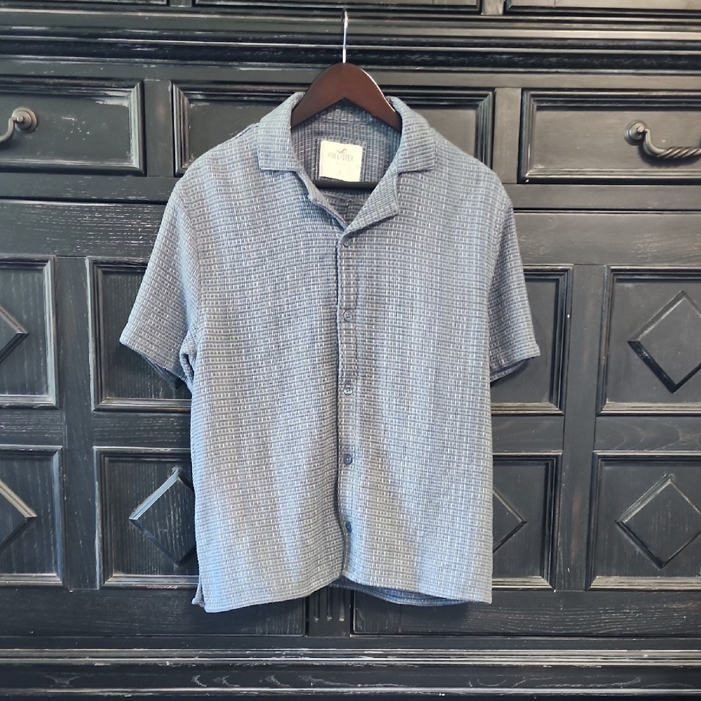 Hollister Men's Textured Gray Button Down Shirt